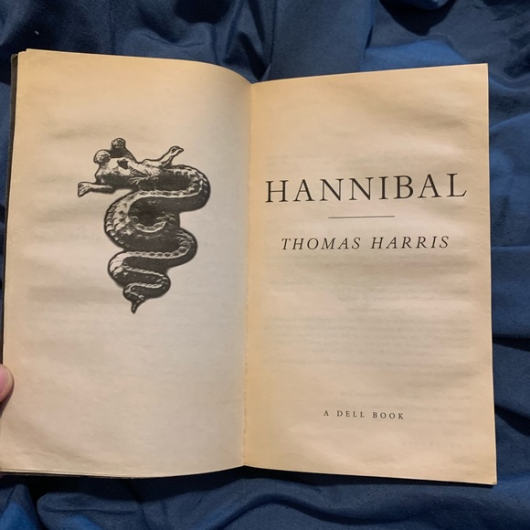 Hannibal by Thomas Harris Book - Picture 6 of 7